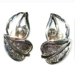 SARAH COVENTRY VINTAGE 1959 SILVERTONE "WINDSONG" CLIP ON EARRINGS